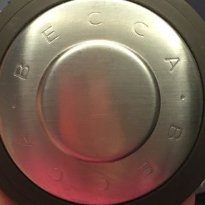 🌺 BECCA PROSECCO POP HIGHLIGHTER🌺 ONLY SWATCHED